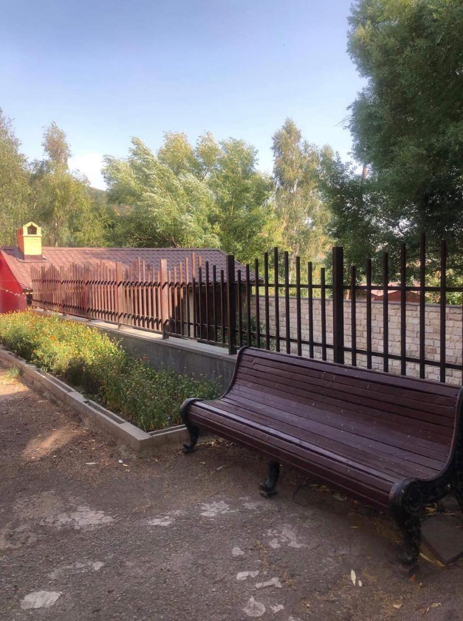 Rest House Jermuk Bagian luar foto